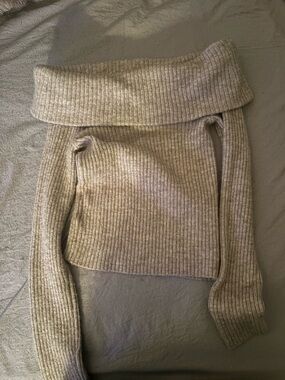 H&M Off-Shoulder Ribbed Sweater Top in Heathered Beige